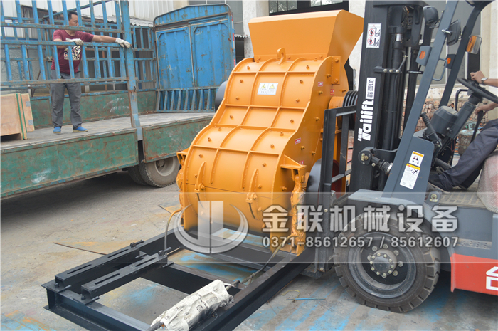 時產(chǎn)15噸煤泥粉碎機哪個廠家好，有哪些型號可選？