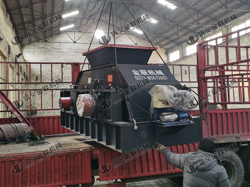 小型對(duì)輥破碎機(jī)的優(yōu)勢(shì)有哪些,都有哪些適用范圍? 小型對(duì)輥破碎機(jī)的優(yōu)勢(shì)有哪些,都有哪些適用范圍?