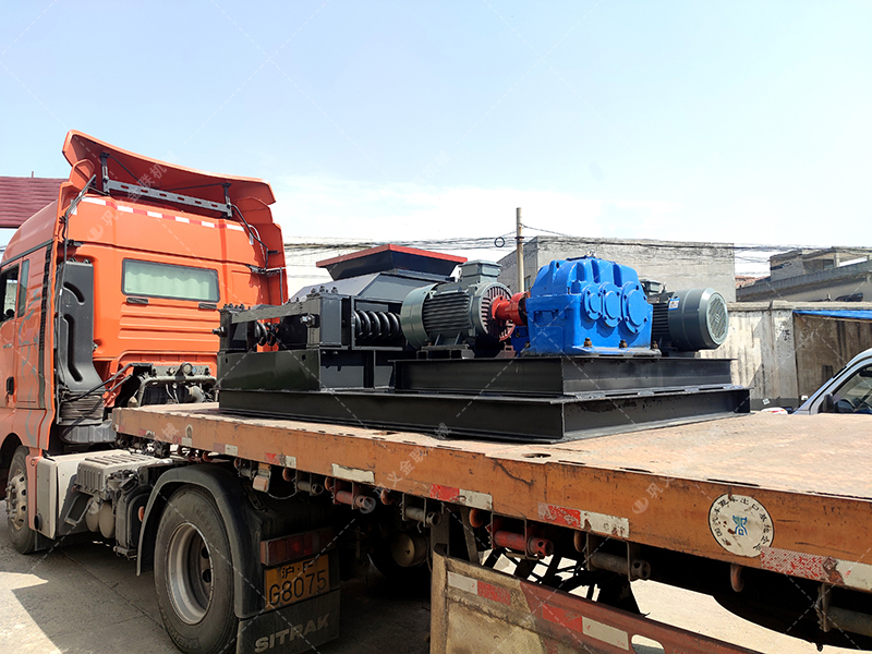 2PG500X750對輥破碎機發貨圖片_發往廣東佛山_破碎石英砂