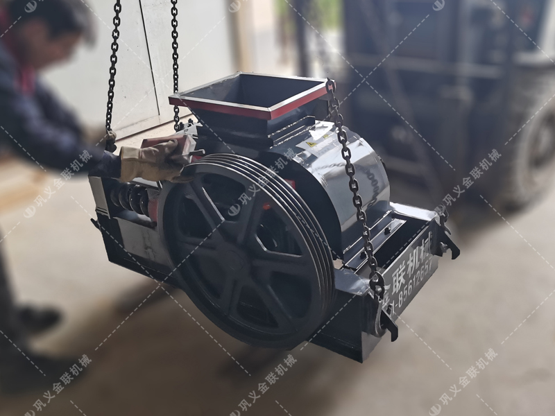 2PG250x250小型對輥破碎機(jī)發(fā)貨圖片_發(fā)往云南瑞麗_實(shí)驗(yàn)室用