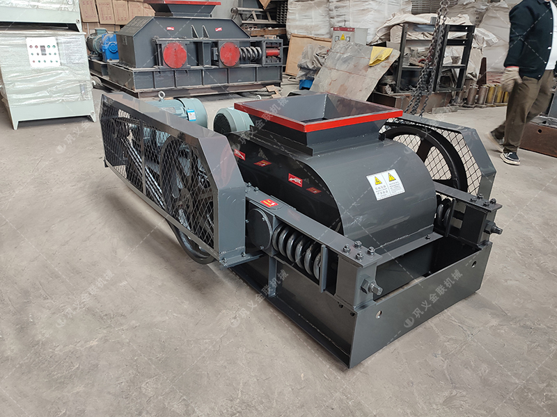 高碳硅鐵特別脆?防過粉碎雙齒輥有何特殊設(shè)計? 高碳硅鐵特別脆?防過粉碎雙齒輥有何特殊設(shè)計?