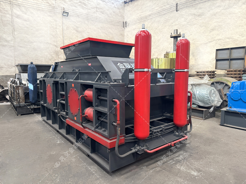 砂石業(yè)“產(chǎn)能成本雙難”?液壓對(duì)輥制砂機(jī)給出破局新解 砂石業(yè)“產(chǎn)能成本雙難”?液壓對(duì)輥制砂機(jī)給出破局新解